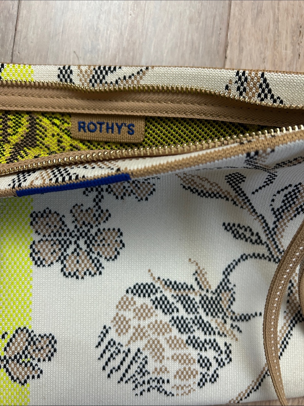 Rothy’s spring bouquet Floral Wristlet Clutch - Picture 4 of 16
